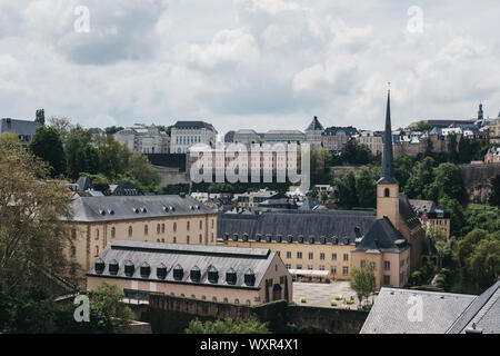 La Ville de Luxembourg, Luxembourg - le 19 mai 2019 : Skyline et toits de Luxembourg, la capitale de la petite nation européenne du même nom, célèbre pour ses Banque D'Images