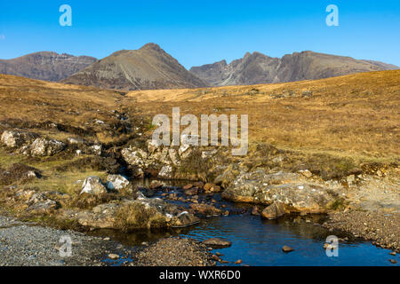 Les montagnes Cuillin autour de Coire Lagan à partir de la voie d'un Rubha Dùnain, ont profité, Isle of Skye, Scotland, UK Banque D'Images