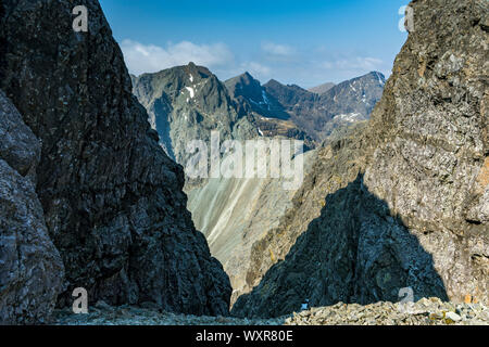 Sgurr Dearg et les Cuillin Ridge depuis le haut de la grande pierre pousse, Coire Lagan. Dans les montagnes Cuillin, Isle of Skye, Scotland, UK Banque D'Images