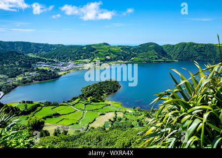 Lagoa Azul, Sete Cidades, île de São Miguel, Açores, Açores, Portugal, Europe. Banque D'Images