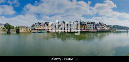 Auray, Morbihan / France - 25 août 2019 : cityscape panorama sur la vieille ville d'Auray en Bretagne dans l'ouest de la France Banque D'Images