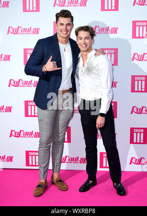 Curtis et AJ Pritchard RuPaul Drag race à la premiere, Bloomsbury Ballroom, Londres. Banque D'Images