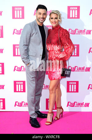 Giovanni Pernice et Ashley Roberts assistant à la RuPaul Drag race premiere, Bloomsbury Ballroom, Londres. Banque D'Images