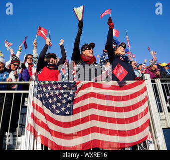 Solheim Cup 2019 au cours du Centenaire à Gleneagles en Ecosse, Royaume-Uni. Avis de nombreux fans Team USA à se tenir à côté du 1er tee sur dernier jour. Banque D'Images