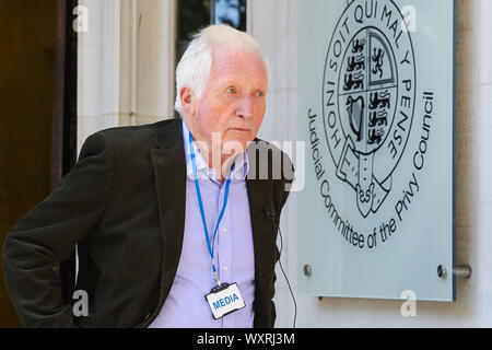 Cour suprême. Londres, Royaume-Uni, 17 sept 2019 - David Dimbleby quitte la Cour Suprême du Royaume-Uni le premier jour de l'audition de l'appel de trois jours dans les multiples défis juridiques à l'encontre du premier ministre Boris JohnsonÕs la décision de proroger le Parlement à l'avant d'un QueenÕs discours le 14 octobre. La contestation judiciaire est amené par l'ancien premier ministre conservateur John Major et l'article 50 Gina militant Mille. Credit : Dinendra Haria/Alamy Live News Banque D'Images