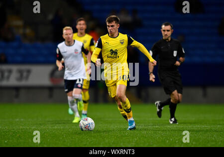 Bolton, Lancashire, UK. 17Th Sep 2019. 17 septembre 2019 ; Université de Bolton Stadium, Bolton, Lancashire, Angleterre ; Sky Bet English Football League One, Bolton Wanderers contre Oxford United ; Ben Woodburn d'Oxford United court en avant avec la balle - strictement usage éditorial uniquement. Pas d'utilisation non autorisée avec l'audio, vidéo, données, listes de luminaire, club ou la Ligue de logos ou services 'live'. En ligne De-match utilisation limitée à 120 images, aucune émulation. Aucune utilisation de pari, de jeux ou d'un club ou la ligue/player Crédit : publications Plus Sport Action Images/Alamy Live News Banque D'Images