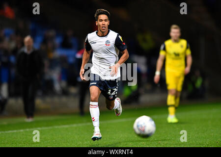 Bolton, Lancashire, UK. 17Th Sep 2019. 17 septembre 2019 ; Université de Bolton Stadium, Bolton, Lancashire, Angleterre ; Sky Bet English Football League One, Bolton Wanderers contre Oxford United ; Adam Chicksen de Bolton Wanderers remonte pour récupérer la balle - strictement usage éditorial uniquement. Pas d'utilisation non autorisée avec l'audio, vidéo, données, listes de luminaire, club ou la Ligue de logos ou services 'live'. En ligne De-match utilisation limitée à 120 images, aucune émulation. Aucune utilisation de pari, de jeux ou d'un club ou la ligue/player Crédit : publications Plus Sport Action Images/Alamy Live News Banque D'Images