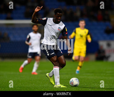 Bolton, Lancashire, UK. 17Th Sep 2019. 17 septembre 2019 ; Université de Bolton Stadium, Bolton, Lancashire, Angleterre ; Sky Bet English Football League One, Bolton Wanderers contre Oxford United ; Josh Emmanuel de Bolton Wanderers passe le ballon - strictement usage éditorial uniquement. Pas d'utilisation non autorisée avec l'audio, vidéo, données, listes de luminaire, club ou la Ligue de logos ou services 'live'. En ligne De-match utilisation limitée à 120 images, aucune émulation. Aucune utilisation de pari, de jeux ou d'un club ou la ligue/player Crédit : publications Plus Sport Action Images/Alamy Live News Banque D'Images