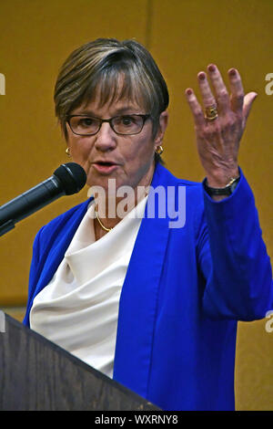 Emporia, Kansas, États-Unis, le 17 septembre 2019gouverneur démocrate du Kansas Laura Kelly livre le discours lors de la Journée de la Constitution Site Emporia State University pour les élèves du secondaire de l'événement Crédit : Mark Reinstein/MediaPunch Banque D'Images