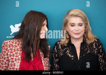 Juliette Binoche et Catherine Deneuve assiste au 76° Mostra dell'Arte Cinematografica di Venezia Banque D'Images