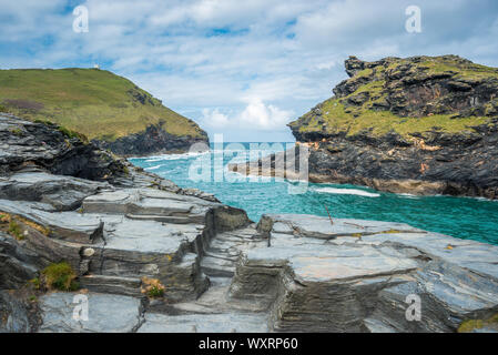 Warren point à l'entrée de Boscastle Harbour en Cornouailles du Nord, Angleterre, Royaume-Uni. Banque D'Images