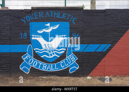 Fresque peinte sur le mur de l'Holm Park Football Football Club Athlétique de Yoker Banque D'Images