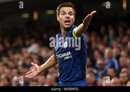 Londres, Royaume-Uni. Sep 17, 2019. Cesar Azpilicueta de Chelsea réagit. Ligue des Champions groupe H match, Chelsea v Valencia à Stamford Bridge à Londres, le mardi 17 septembre 2019. Cette image ne peut être utilisé qu'à des fins rédactionnelles. Usage éditorial uniquement, licence requise pour un usage commercial. Aucune utilisation de pari, de jeux ou d'un seul club/ligue/dvd publications pic par Steffan Bowen/Andrew Orchard la photographie de sport/Alamy live news Crédit : Andrew Orchard la photographie de sport/Alamy Live News Banque D'Images