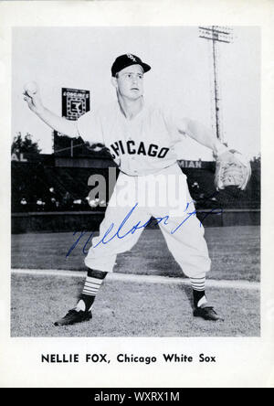 Ère autographiée 1950 photo souvenir de Hall of fame player Nellie Fox avec les White Sox de Chicago de la Ligue américaine. Banque D'Images