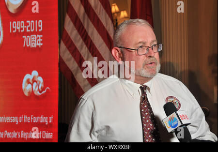 Houston, USA. Sep 12, 2019. Eddie Conger, surintendant de l'école à charte un leadership international du Texas, est interviewé par Xinhua à Houston, Texas, États-Unis, le 12 septembre, 2019. Apprendre le chinois aide non seulement les étudiants américains construire la compréhension et la confiance de la Chine mais aussi les rend plus compétitifs dans l'avenir, Eddie Conger a dit. Credit : Liu Liwei/Xinhua/Alamy Live News Banque D'Images