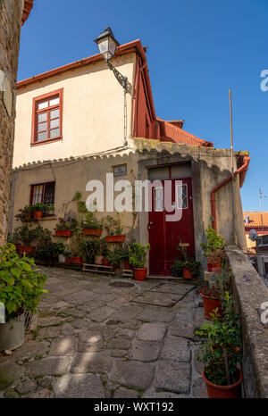 Des rues étroites et des maisons dans le quartier de Ribeira de Porto Banque D'Images