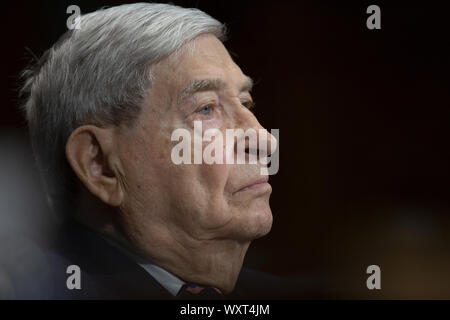 Washington, District de Columbia, Etats-Unis. Sep 17, 2019. Président de survivants de l'holocauste du comté de Miami-Dade David Mermelstein écoute au cours d'une audition sur les réclamations d'assurance de l'époque de l'holocauste sur la colline du Capitole à Washington, DC, États-Unis, le 17 septembre 2019. Credit : Stefani Reynolds/CNP/ZUMA/Alamy Fil Live News Banque D'Images