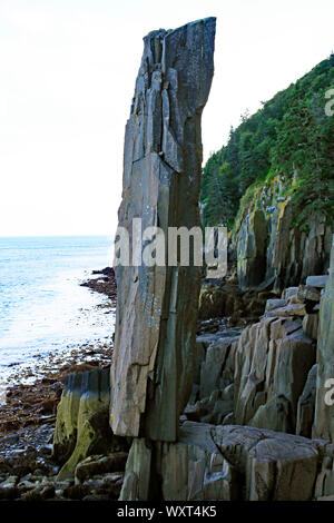 L'équilibrage de la colonne ou Rock sur Long Island, en Nouvelle-Écosse Banque D'Images