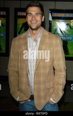 Nick Zano au Los Angeles Premiere de 'Roll Bounce' qui a eu lieu au pont à Howard Hughes Center de Los Angeles, CA. L'événement a eu lieu le mardi 20 septembre 2005. Photo par : / PictureLux SBM - Référence #  Fichier SBMPLX 33864-4132 Banque D'Images