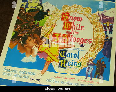 Affiche de film classique de Blanche-neige et les trois Stooges 1961. Banque D'Images