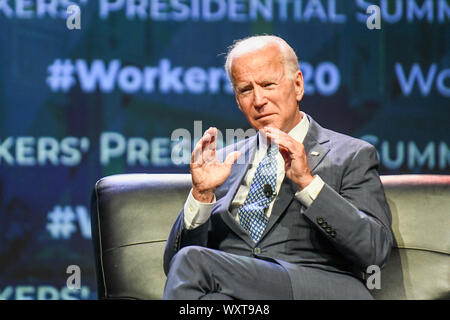 Ancien Vice-président américain Joe Biden et candidat à l'élection présidentielle s'exprime à l'AFL - CIO Sommet présidentiel à la Philadelphia Convention Center de Philadelphie, Pennsylvanie, USA Crédit : Don Mennig / Alamy Live News Banque D'Images