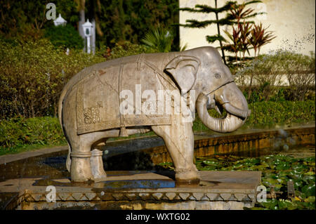 En éléphant à Saheliyon Ki Bari garden Banque D'Images