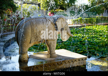 En éléphant à Saheliyon Ki Bari garden Banque D'Images