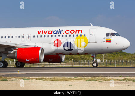 Cartagena, Colombie - janvier 27, 2019 Vivaair : Airbus A320 avion à l'aéroport de Cartagena (CTG) en Colombie. Banque D'Images