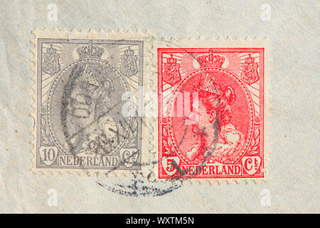 Le cachet du Vieux timbres néerlandais avec Queen Wilelmina de 1899, Pays-Bas Banque D'Images