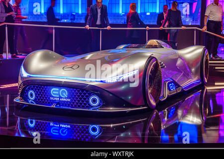 Francfort, Allemagne - Sept 2019 : MERCEDES-BENZ VISION SILVER ARROW EQ Voiture de course électrique à batterie, IAA International Motor Show Salon International de l'auto. Banque D'Images