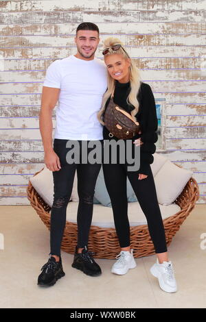 Tommy Fury et Molly Mae Haye comparution personnelle à l'expérience de l'île d'amour, de Bluewater Shopping Centre à Kent, Royaume-Uni comprend : Tommy Fury, Molly-Mae Haye Où : London, Royaume-Uni Quand : 17 août 2019 Source : WENN.com Banque D'Images