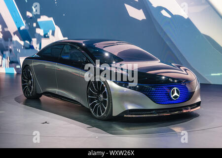 Francfort, Allemagne - Sept 2019 : argent noir MERCEDES BENZ VISION concept car électrique de luxe EQS, IAA International Motor Show Salon International de l'auto. Banque D'Images