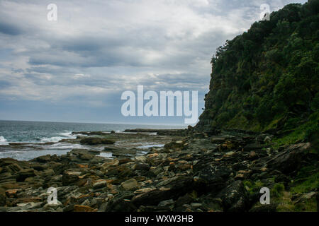 Randonnée à travers le Parc national royal de la Figure 8 Pool, Sydney, New South Wales, Australia Banque D'Images