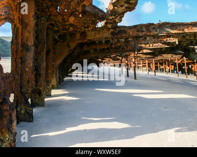 Naufrage sur la plage ouest de Fraser Island, Queensland, Australie, plus grande île de sable du monde Banque D'Images