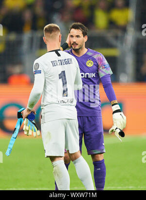 Roman BÜRKI, 1 BVB gardien Marc-andré TER STEGEN, Barca 1 l'équité, la collégialité, hug, félicitations, équitable, Borussia Dortmund - FC BARCELONA 0-0 Ligue des Champions, Dortmund, le 17 septembre 2019 saison 2019/2020, phase Groupe Groupe F, BVB, Barca © Peter Schatz / Alamy Live News Banque D'Images