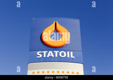 Aarhus, Danemark - 13 décembre 2015 : Statoil logo sur une station d'essence. Statoil ASA est une société pétrolière et gazière multinationale Banque D'Images