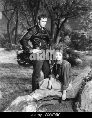 MARLON BRANDO et MARY MURPHY DANS LA NATURE un directeur Laslo Benedek 1953 Stanley Kramer Productions / Columbia Pictures Banque D'Images