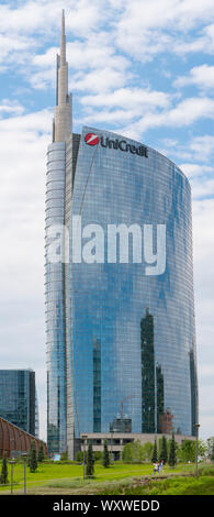 Milan, Italie : nouveaux bâtiments à Milan, le siège de la banque Unicredit gratte-ciel de Gae Aulenti square Banque D'Images