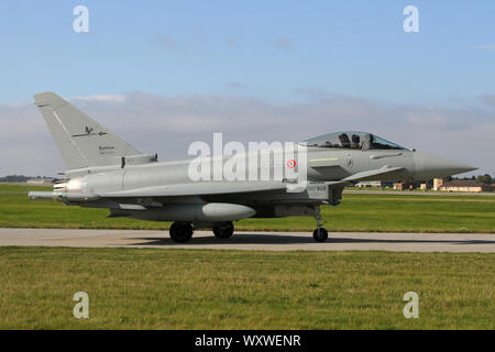 Italian Air Force Eurofighter EF-2000 roulage pour départ à RAF Waddington lors de l'exercice guerrier Cobra. Banque D'Images