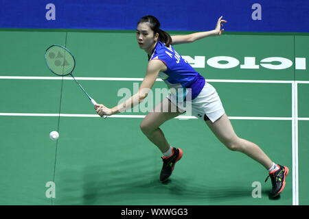 Joueur professionnel japonais Ohori Aya rivalise contre joueur de badminton de Hong Kong Cheung Ngan Yi lors de la première ronde de femmes simple de Victor 2019, Open de Chine à Changzhou city, Jiangsu province de Chine orientale, le 18 septembre 2019. Joueur de badminton de Hong Kong Cheung Ngan Yi défait joueur de badminton professionnel japonais Ohori Aya avec 0-2 à la première ronde de femmes simple de Victor 2019, Open de Chine à Changzhou city, Jiangsu province de Chine orientale, le 18 septembre 2019. Banque D'Images