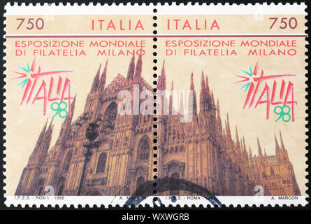 La cathédrale de Milan sur les timbres italiens Banque D'Images