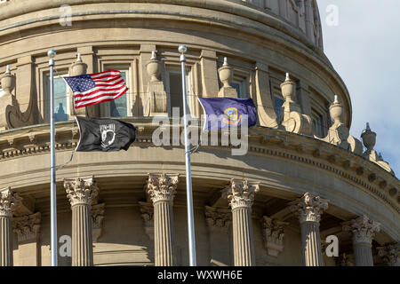 Drapeaux au vent au centre-ville de boise, tourné à partir de la voie publique Banque D'Images