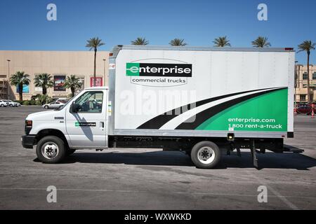 LAS VEGAS, USA - 14 avril 2014 : entreprise de voitures en stationnement de camions à Las Vegas, Nevada. Enterprise Rent-A-Car est la plus grande compagnie de location de voiture dans l'U Banque D'Images