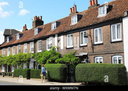 Le peg Woffington Cottages, construit en 1759, le peg a été une célèbre actrice irlandaise du 18ème siècle, qui a vécu ici sur la rue principale à Teddington, Middx, UK Banque D'Images