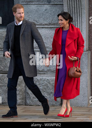 Le prince Harry Duc de Sussex et Meghan, duchesse de Sussex ouvrir officiellement Numéro 7, un supermarché d'alimentation et les citoyens de Birkenhead communauté cafe, le 14 janvier 2019 à Birkenhead, Merseyside, Angleterre. Birkenhead alimentation est une coalition d'églises, les banques alimentaires, les groupes communautaires et d'autres organisations travaillant ensemble pour éliminer la faim à Birkenhead. Le supermarché local permet aux familles d'acheter leurs achats hebdomadaires à un prix réduit, et fournit des conseils et de plaidoyer sur les avantages sociaux, à la recherche de travail, de la dette, de la budgétisation et de la cuisine. Banque D'Images