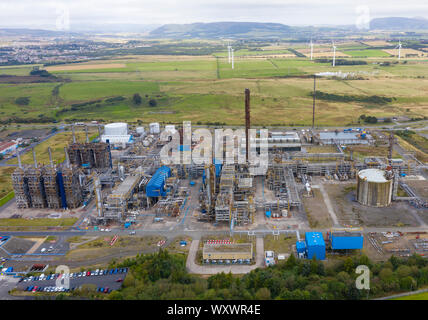 Vue aérienne de l'usine d'éthylène Mossmorran le 18 septembre 2019 dans la région de Fife, Scotland, UK. L'usine est exploitée conjointement par ExxonMobil et Shell UK. Publi Banque D'Images