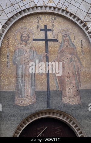 Au-dessus de l'entrée de la mosaïque de l'église Saint Constantin et Hélène à Skopje, Macédoine Banque D'Images