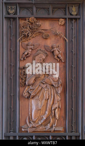 Vierge Marie et l'enfant, couronnement de Marie autel dans l'église St James à Rothenburg ob der Tauber, Allemagne Banque D'Images