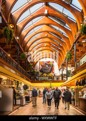 La ville de Cork, Cork, Irlande. 18 Septembre, 2019. Intérieur du marché anglais, une célèbre attraction touristique de la ville avec des stands avec freesh Banque D'Images