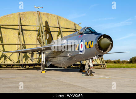 La foudre RAF XR768, nightshoot à Cornwall Aviation Heritage Centre Banque D'Images